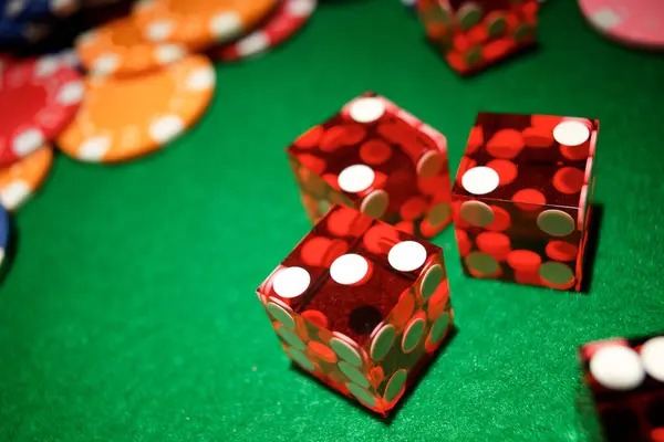 Live Dadu Online dice roll display on zonapg platform with prediction outcomes