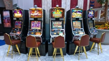 Gem Saviour game interface showing jewel reels and bonus trigger on zonapg platform