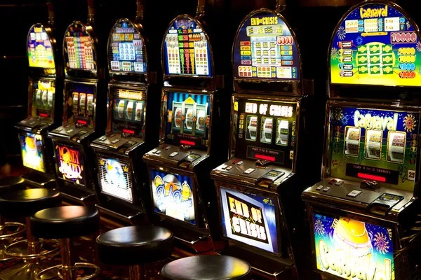 zonapg live casino table interface showing dealer and player hands